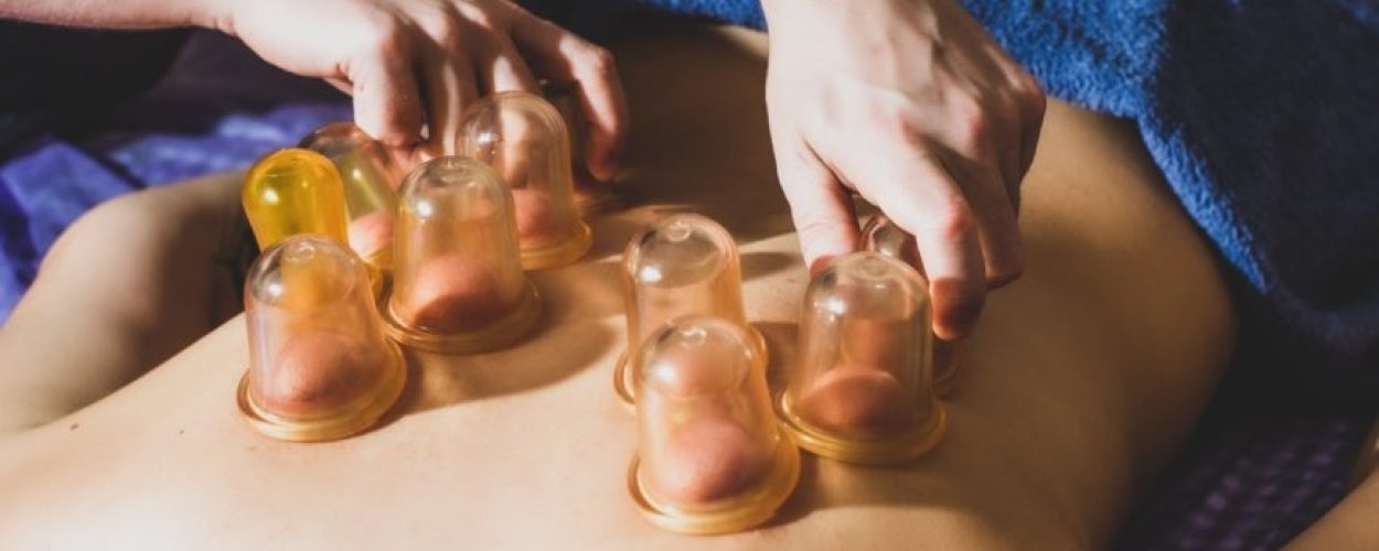 plastic-male-hands-woman-back-massage-vacuum-spa-doctors-cupping_t20_gz4ZEa